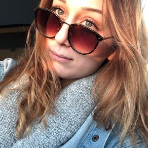 Meet your Posher, Antonia